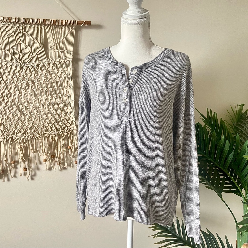 American Eagle Grey Ribbed Henley Long Sleeve – Size Small